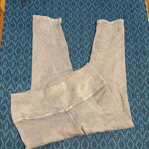 NUX Gray cropped Leggings